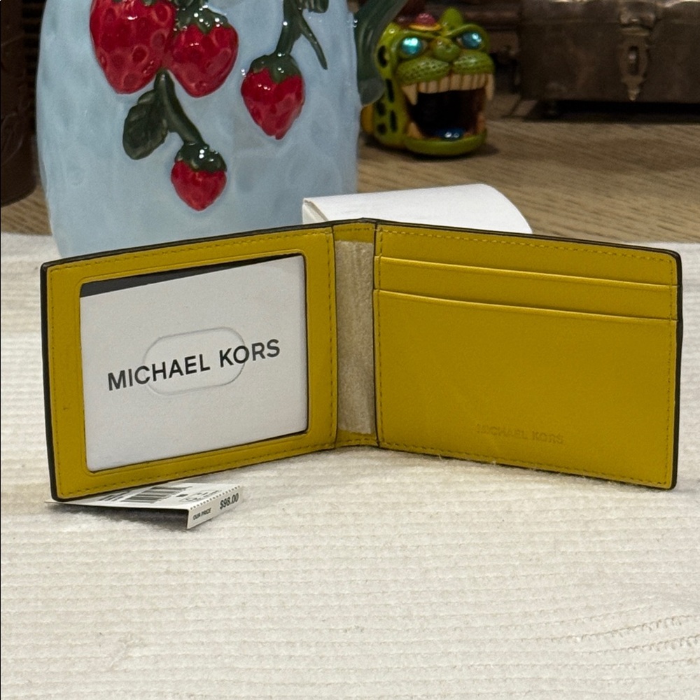 MICHAEL KORS MENS
Cooper Pebbled Leather Wallet - Picture 14 of 16
